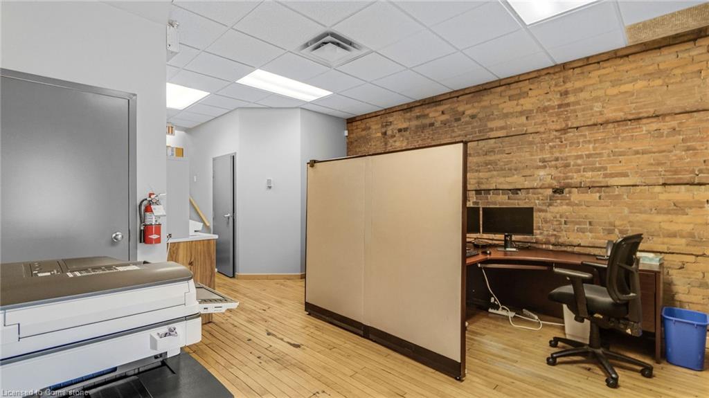 66 King Street W Property Photo 13