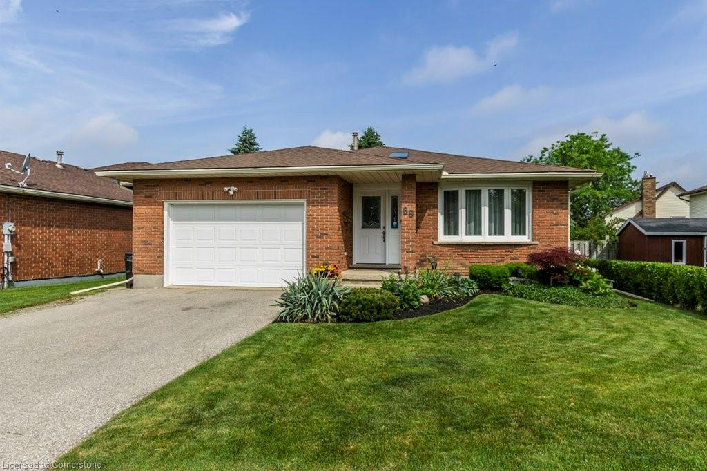 69 Lanark Crescent Property Photo 3