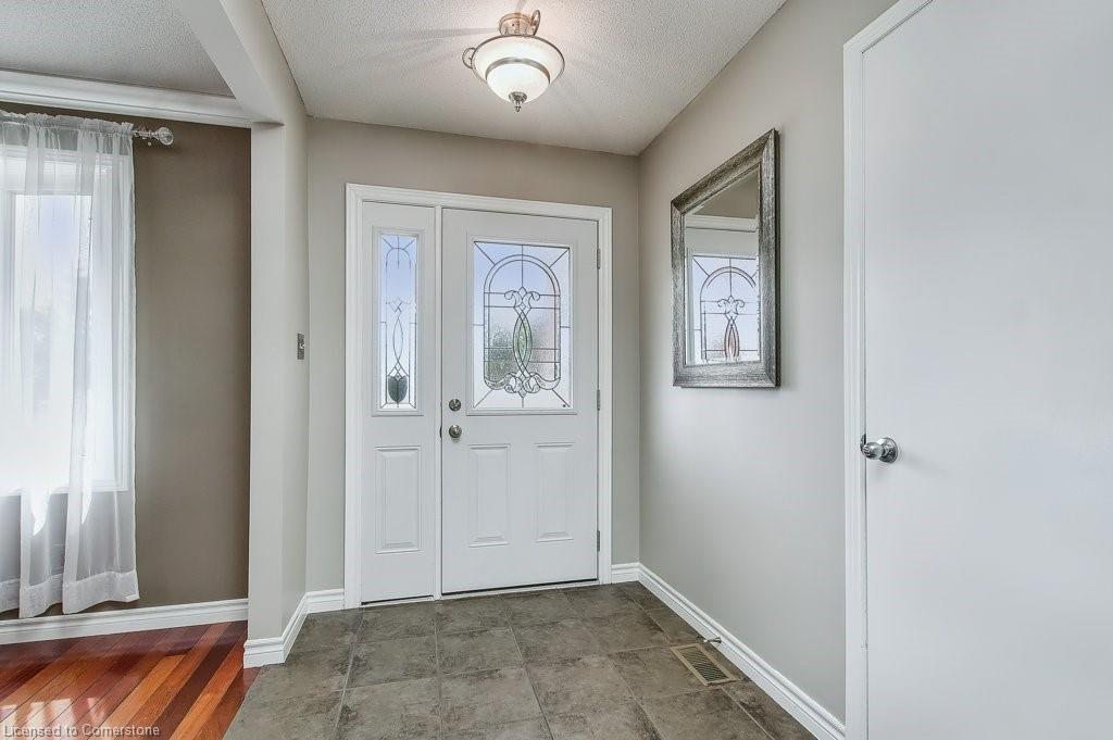 69 Lanark Crescent Property Photo 6