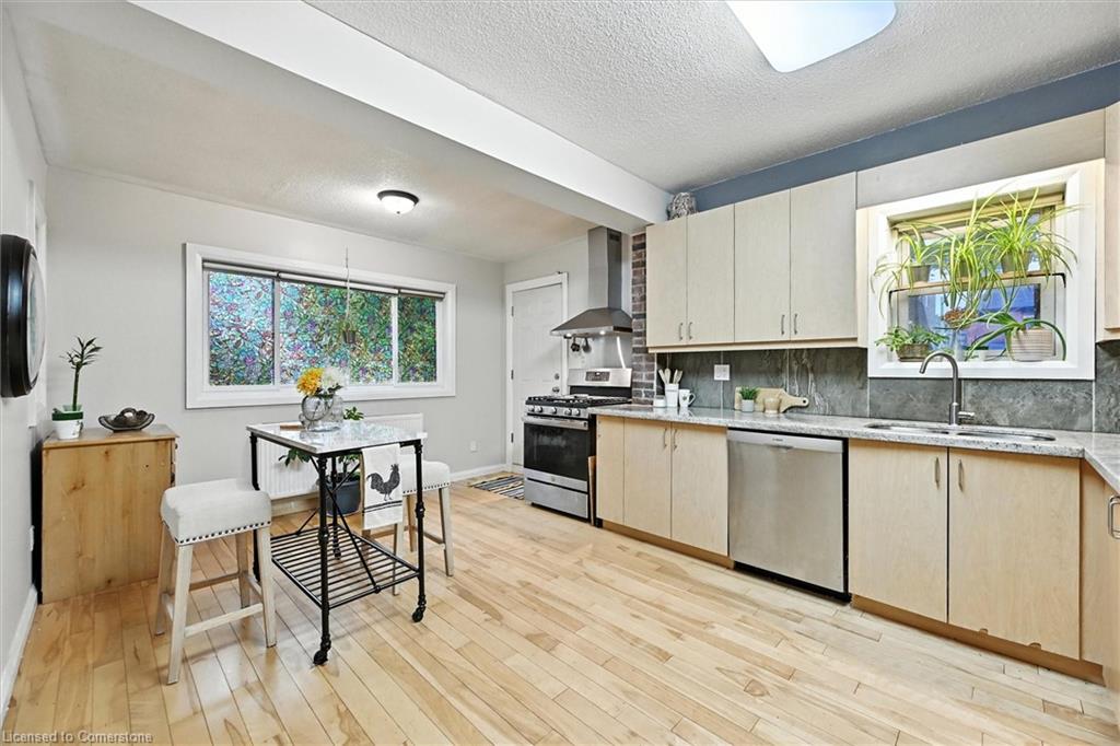 36 Grosvenor Avenue S Property Photo 13