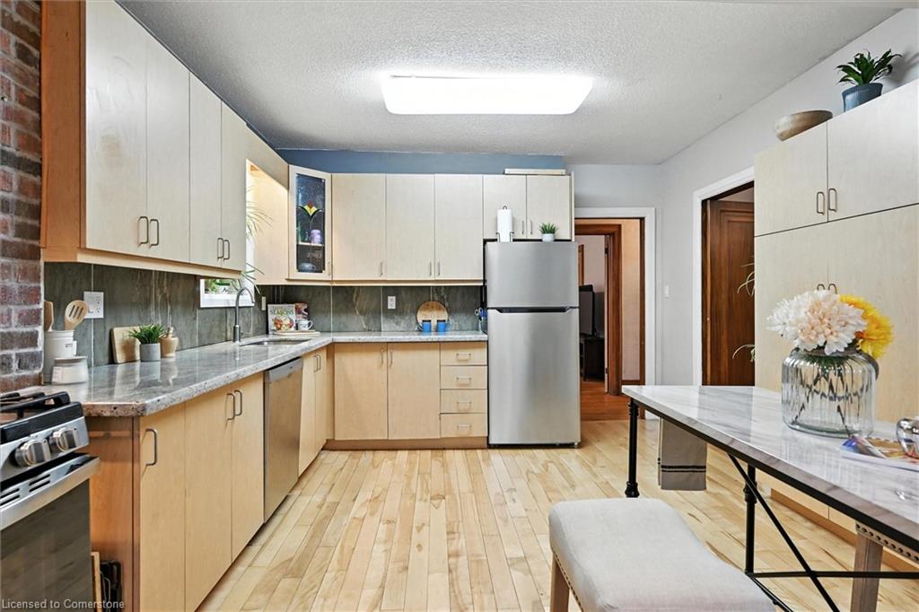 36 Grosvenor Avenue S Property Photo 18