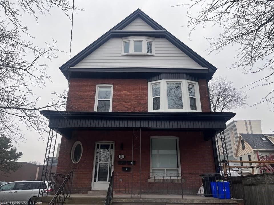 3-214 Robinson Street N Property Photo 1