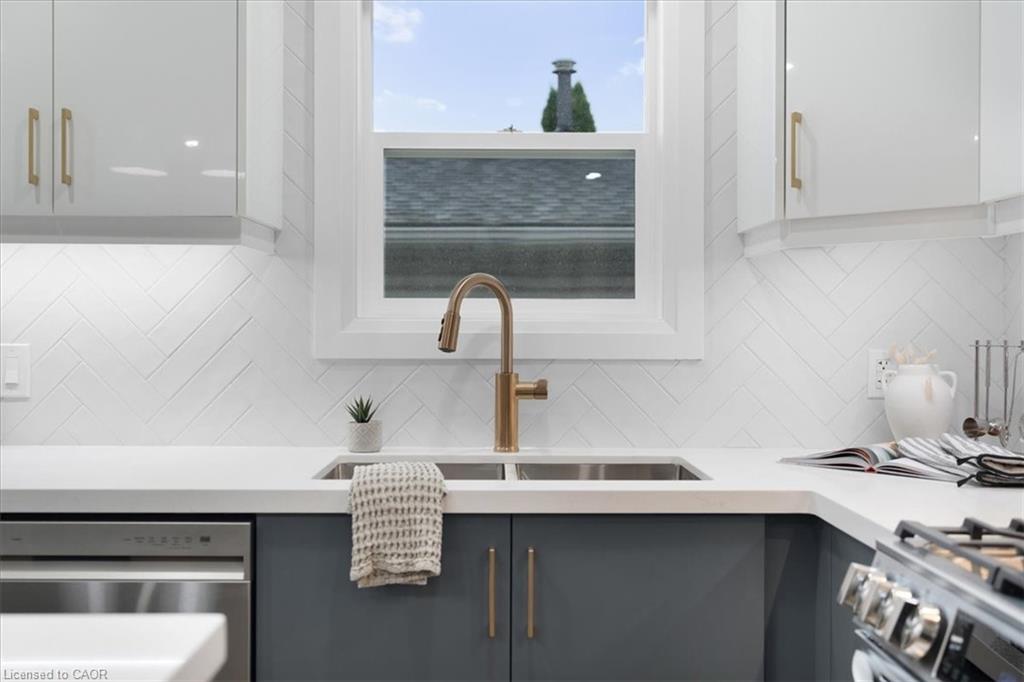 15 Mellenby Street Property Photo 8