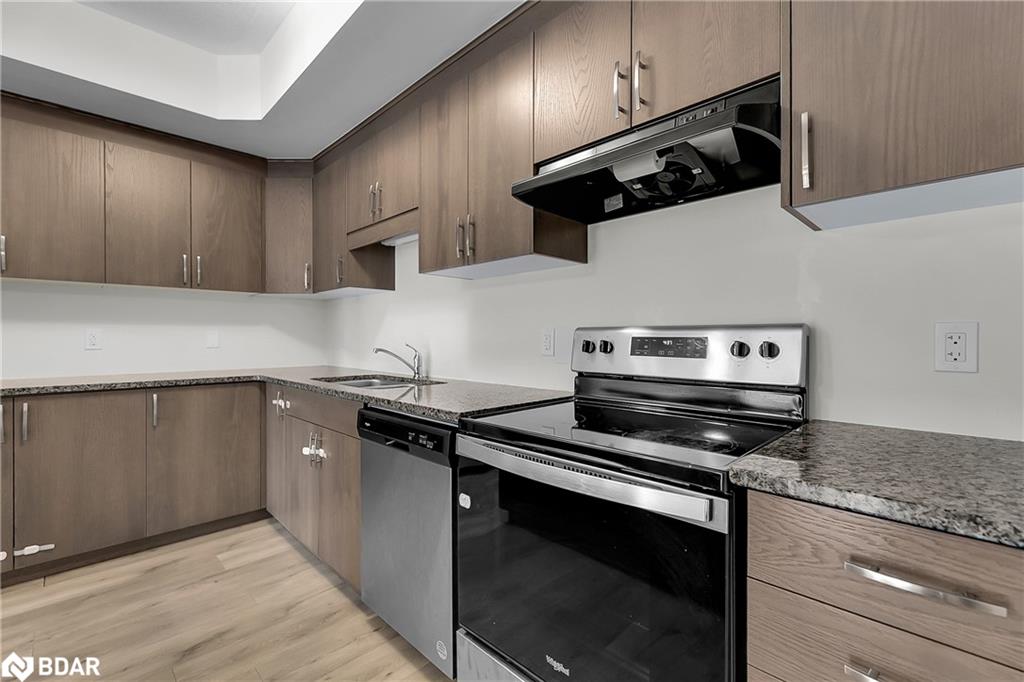 32-261 Woodbine Avenue Property Photo 6