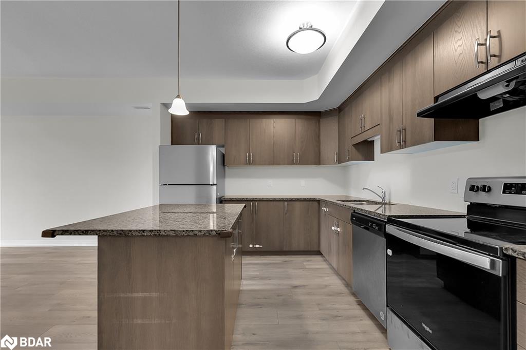 32-261 Woodbine Avenue Property Photo 7