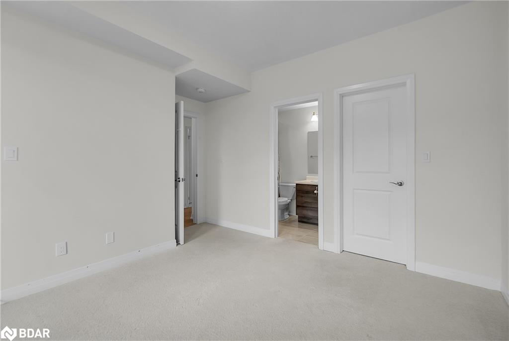 32-261 Woodbine Avenue Property Photo 9
