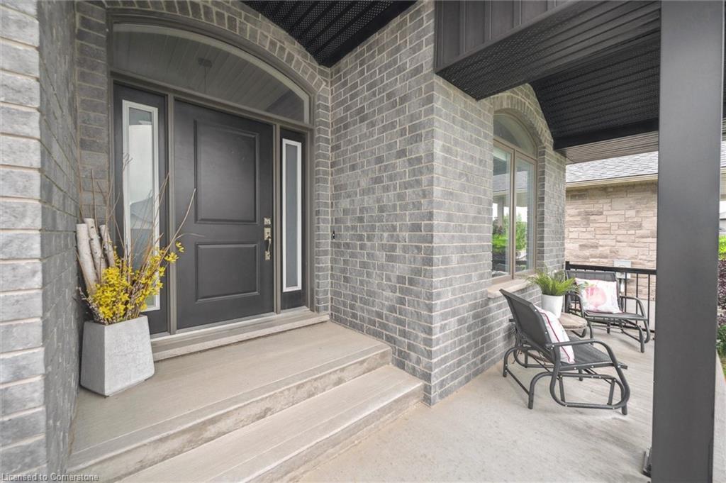 14 Howard Cres Property Photo 4