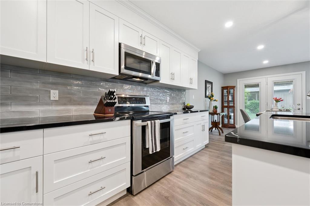14 Howard Cres Property Photo 11