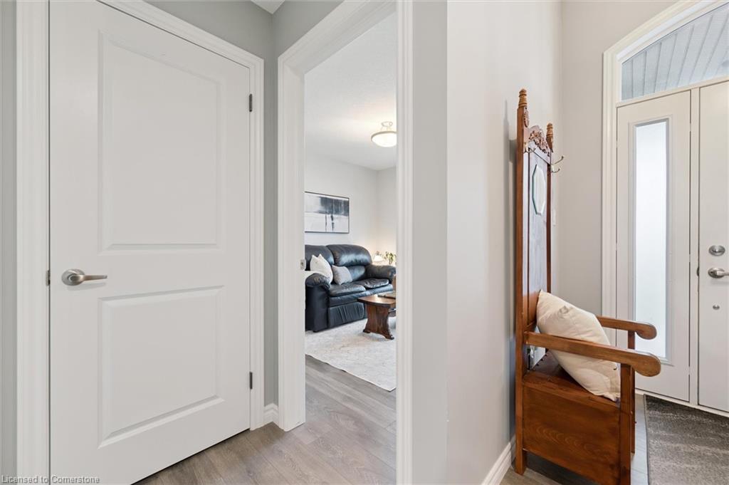 14 Howard Cres Property Photo 23