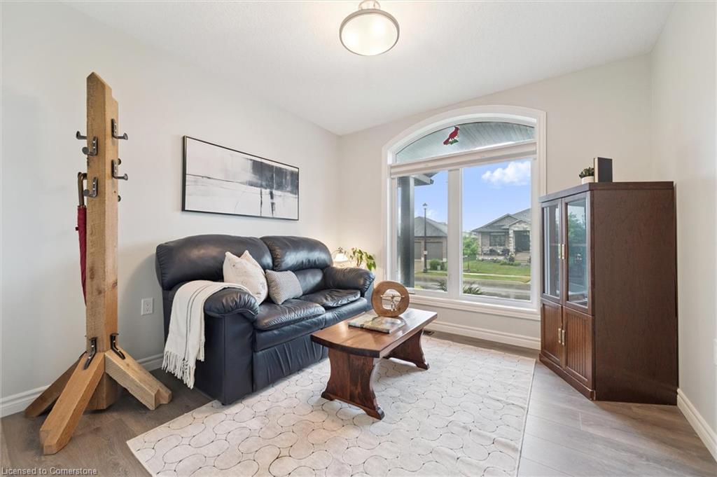 14 Howard Cres Property Photo 24