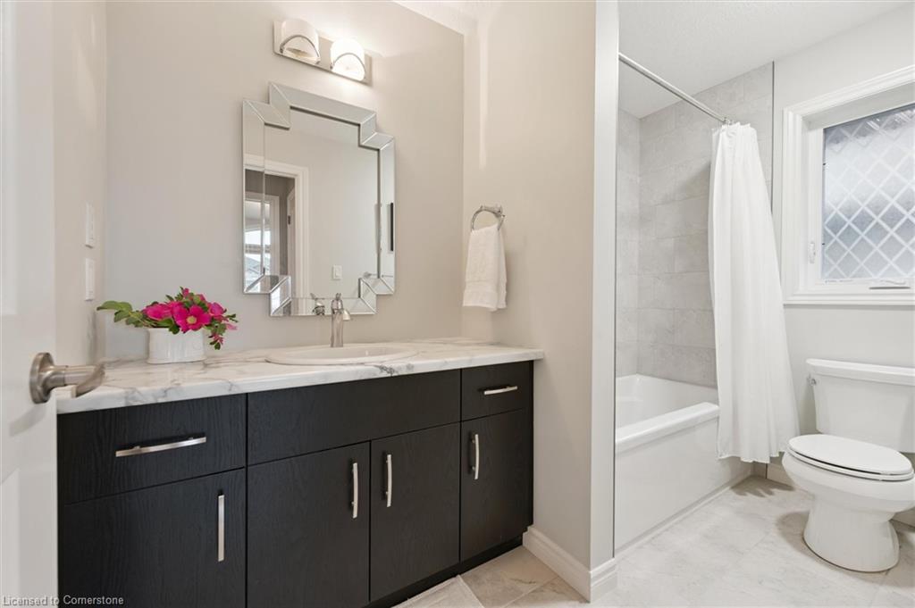 14 Howard Cres Property Photo 25