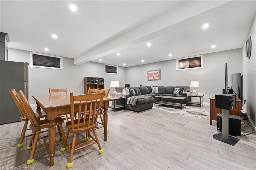 14 Howard Cres Property Photo 26