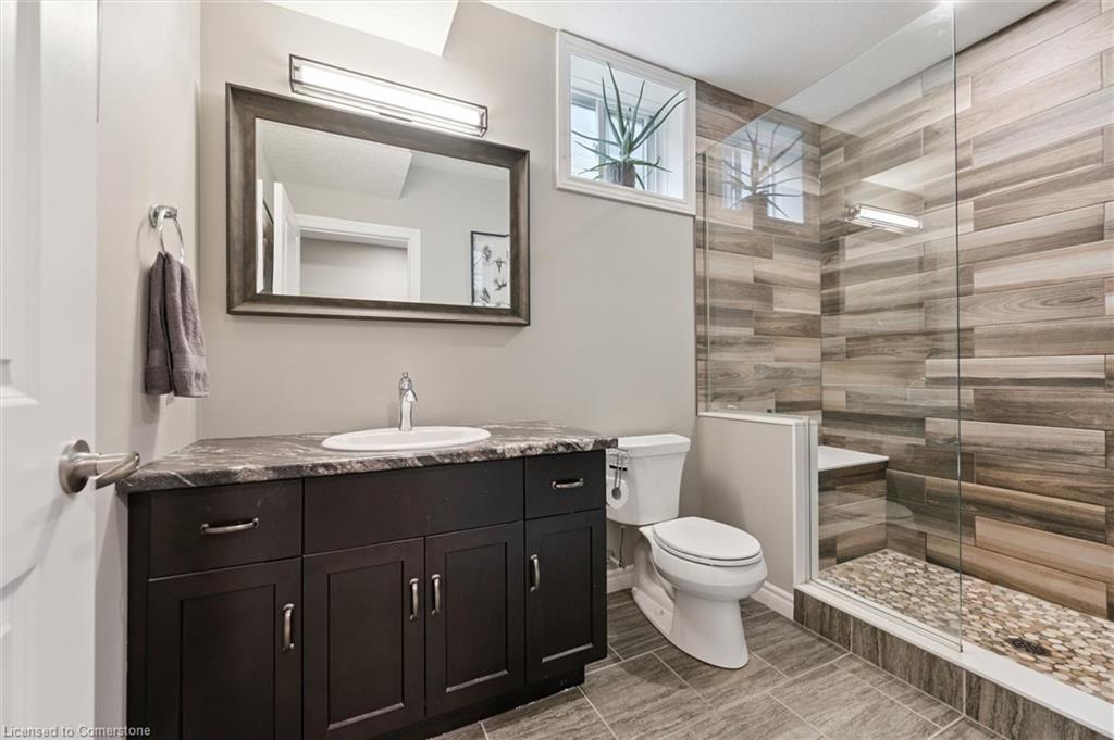 14 Howard Cres Property Photo 31