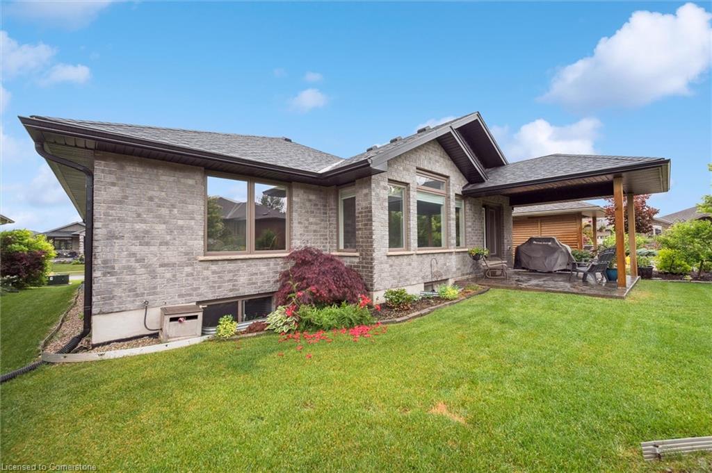 14 Howard Cres Property Photo 33
