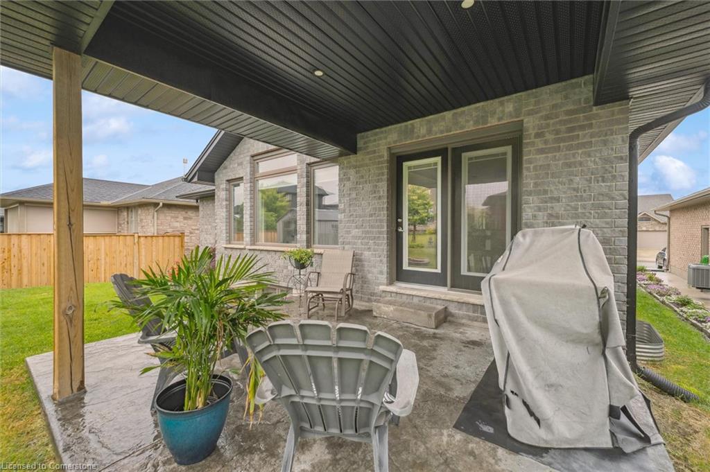 14 Howard Cres Property Photo 35