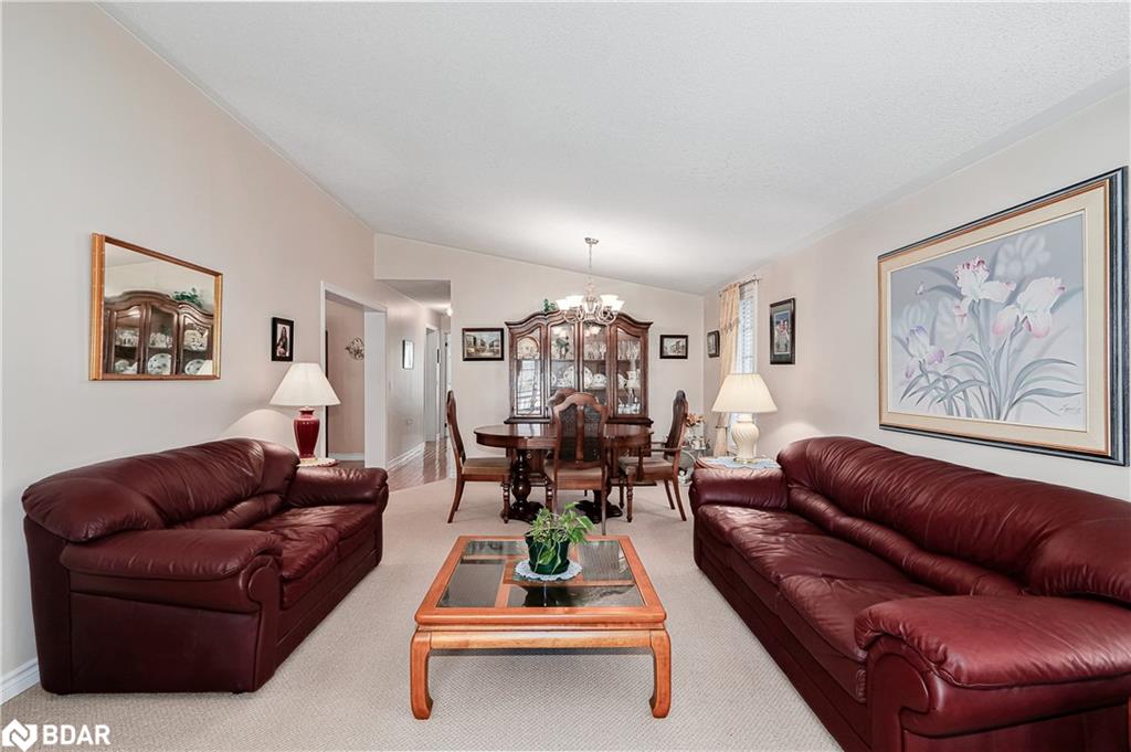 32 Illinois Crescent Property Photo 9