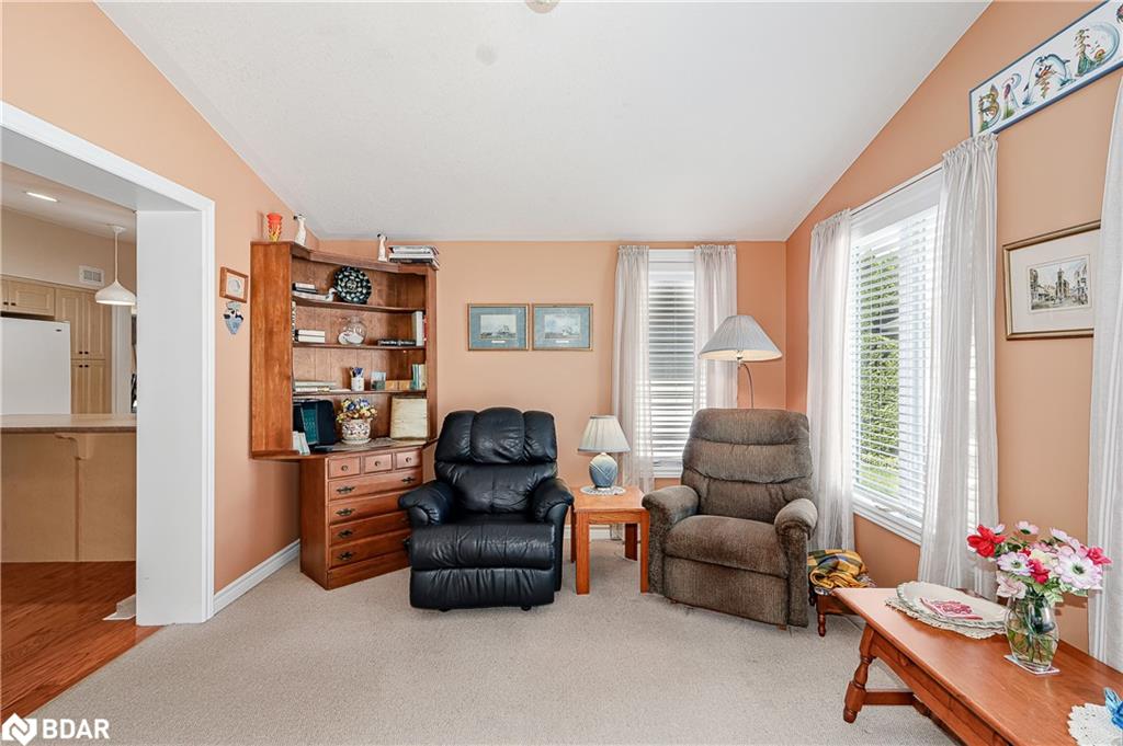 32 Illinois Crescent Property Photo 13