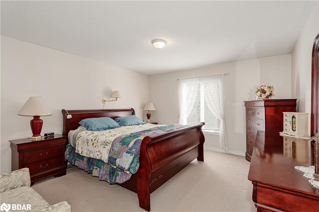 32 Illinois Crescent Property Photo 14