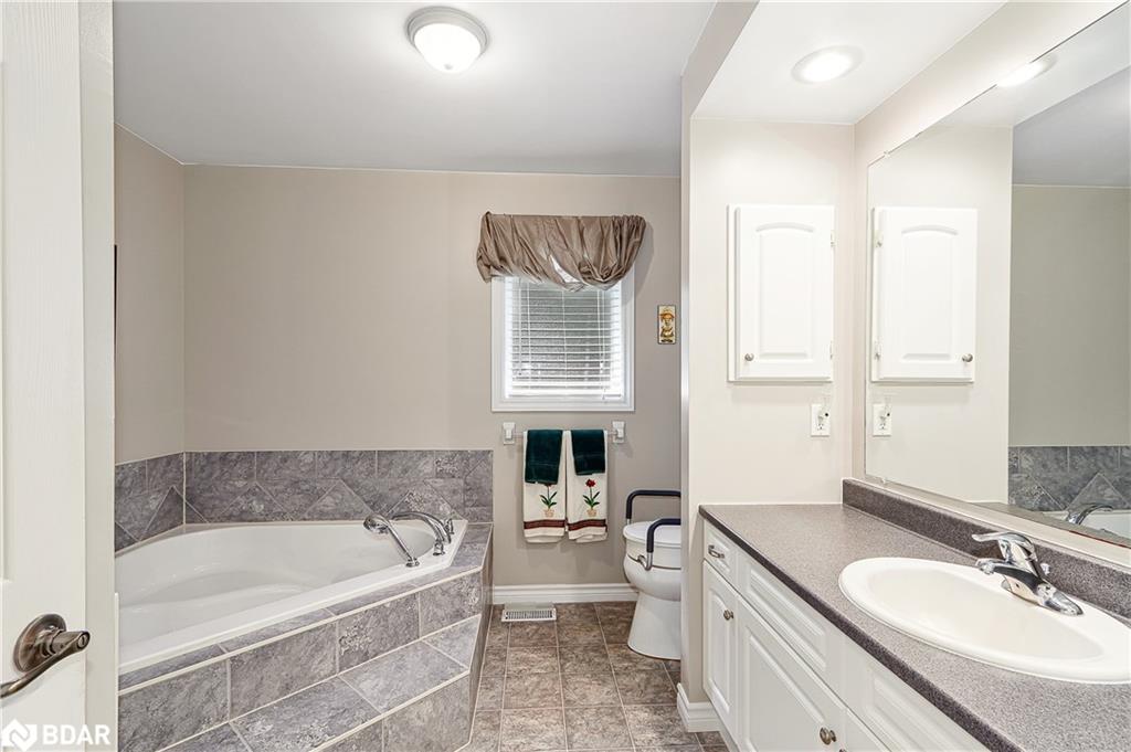 32 Illinois Crescent Property Photo 18