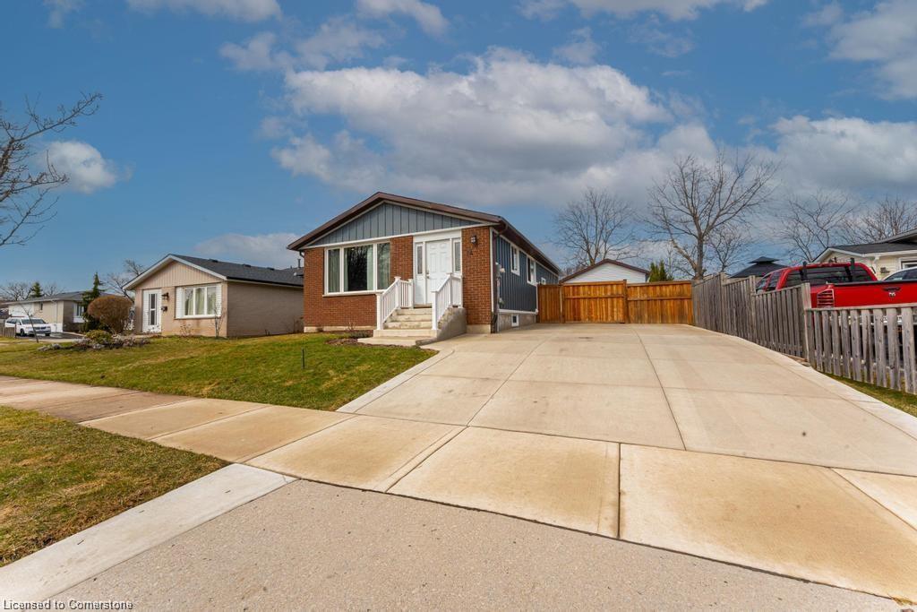 B-14 Yorkdale Crescent Property Photo 1