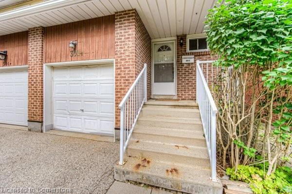 301e Bluevale Street N Property Photo 2