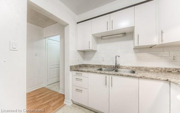 301e Bluevale Street N Property Photo 8