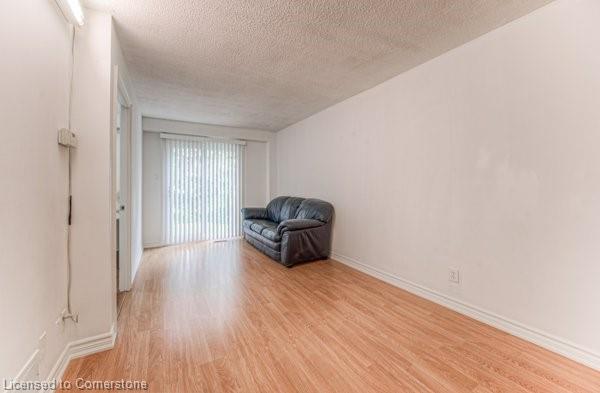 301e Bluevale Street N Property Photo 11