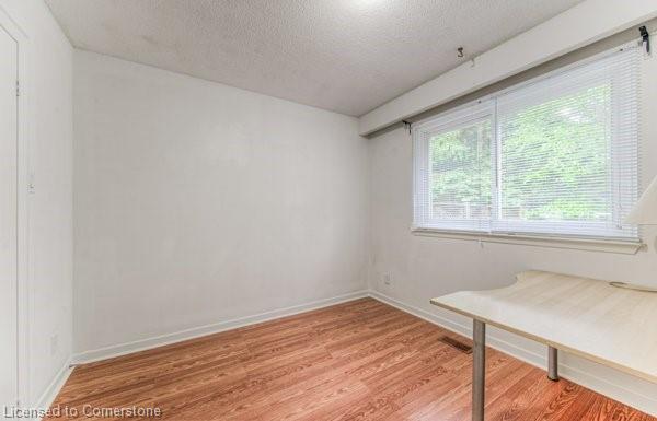 301e Bluevale Street N Property Photo 13