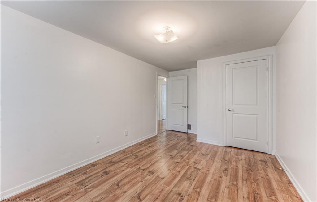 301e Bluevale Street N Property Photo 22