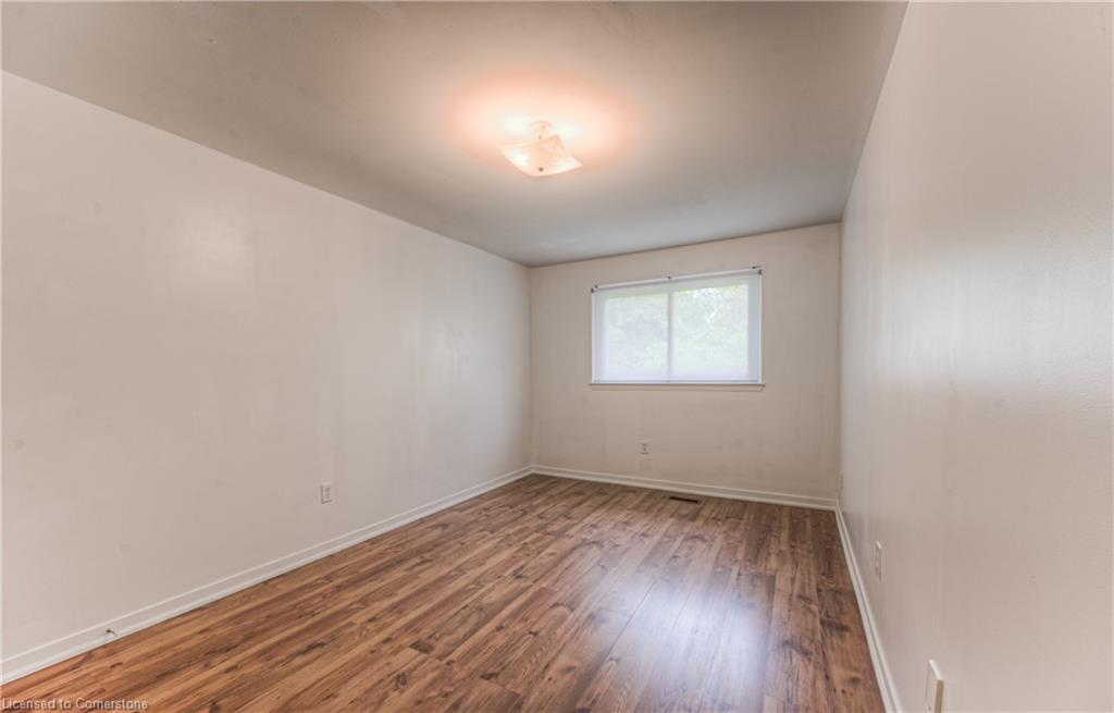301e Bluevale Street N Property Photo 23