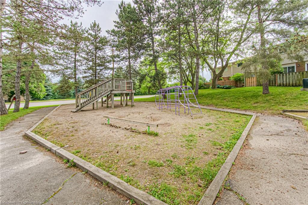 301e Bluevale Street N Property Photo 36