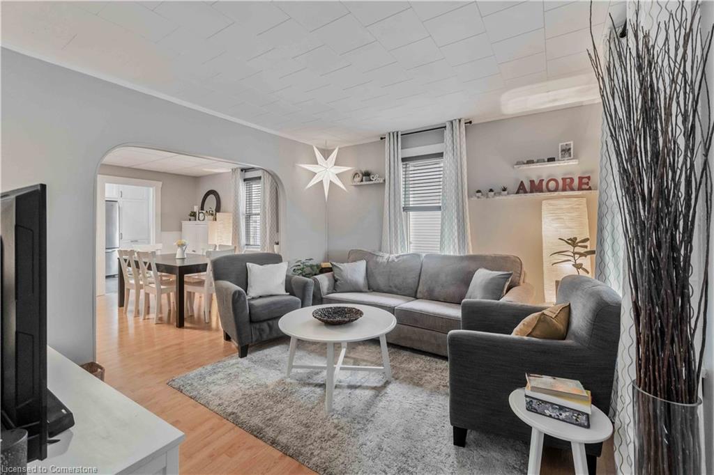 433 Davis Street Property Photo 3