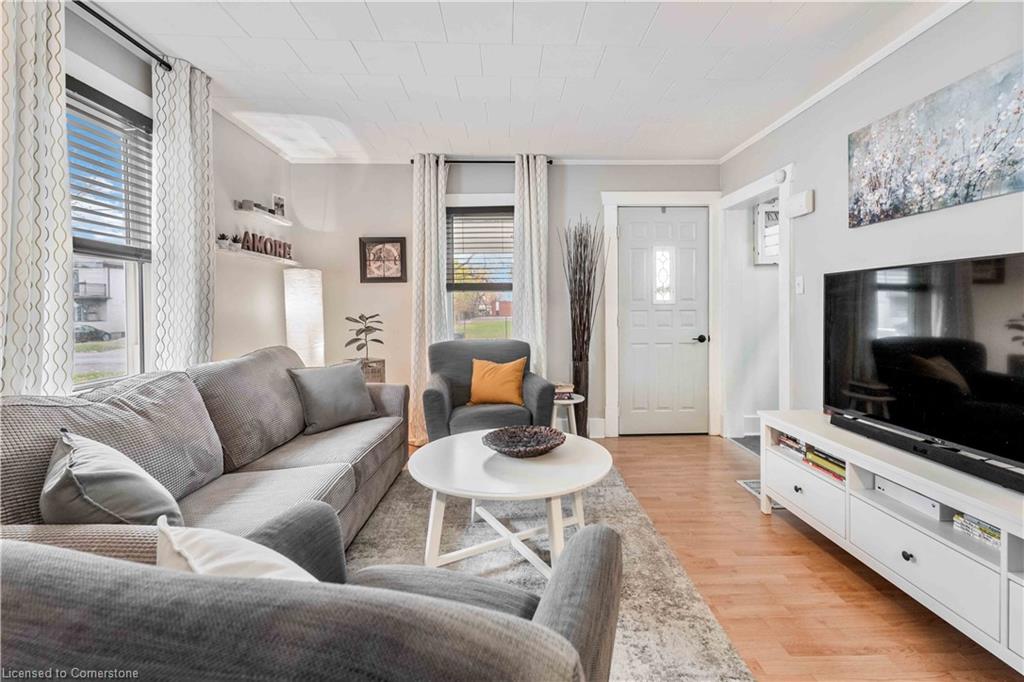 433 Davis Street Property Photo 4