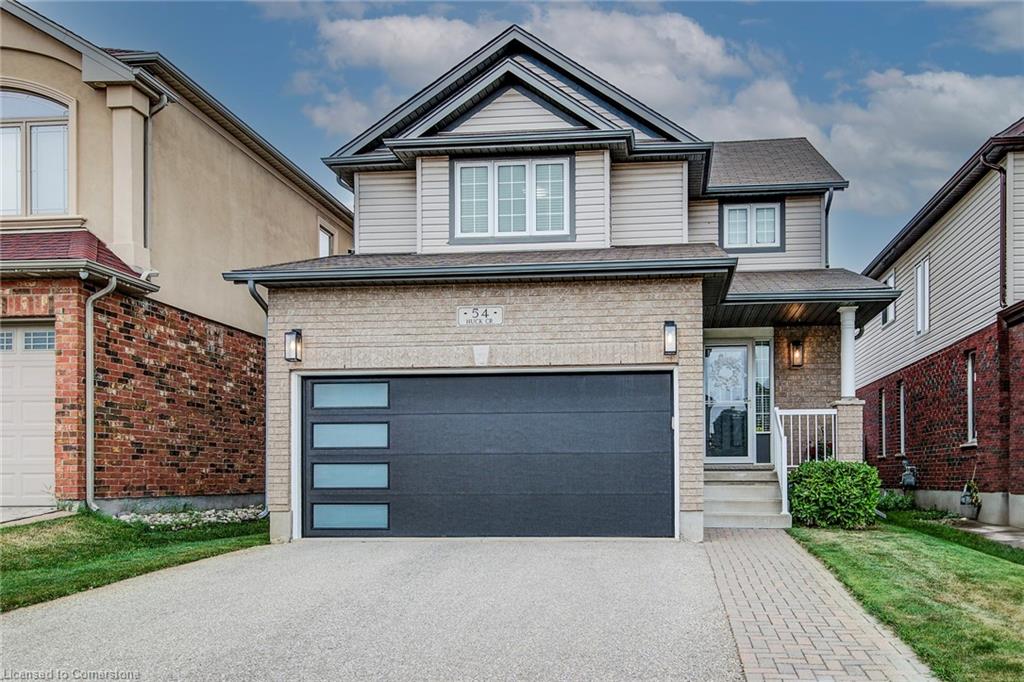 54 Huck Crescent