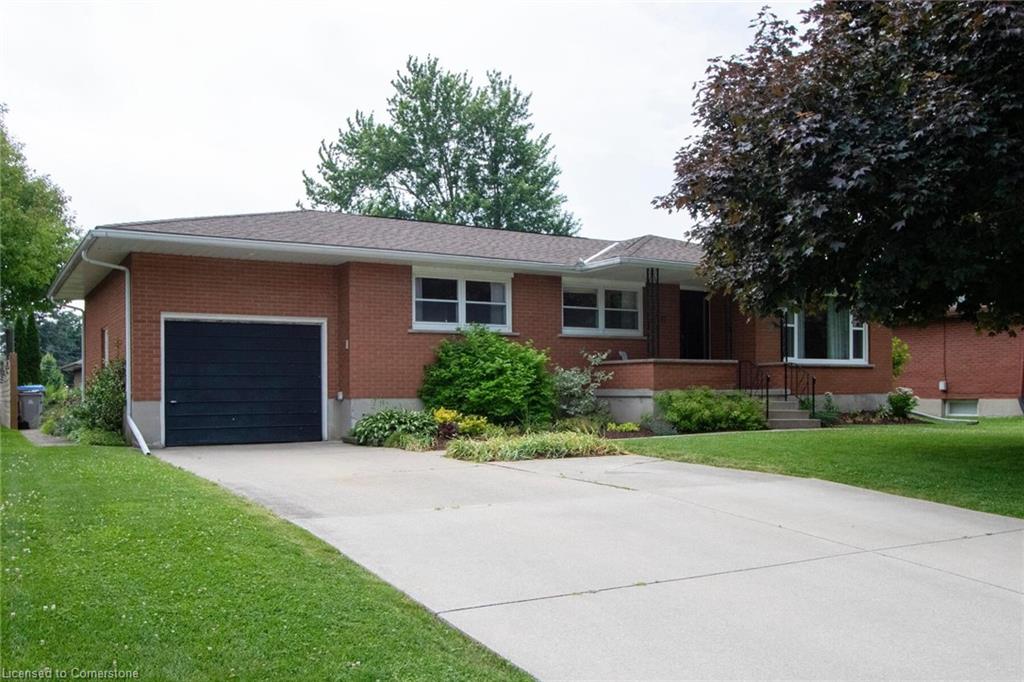 670 Davidson Avenue N Property Photo 2