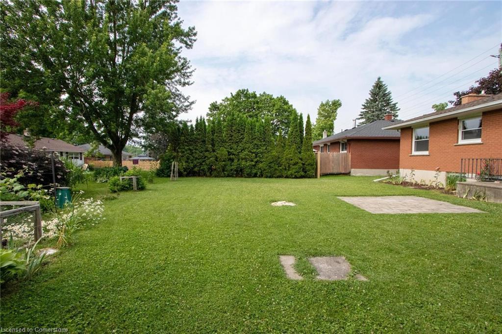 670 Davidson Avenue N Property Photo 4