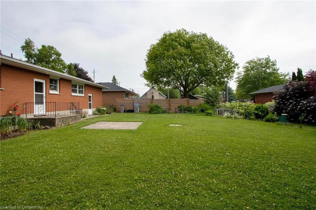670 Davidson Avenue N Property Photo 6