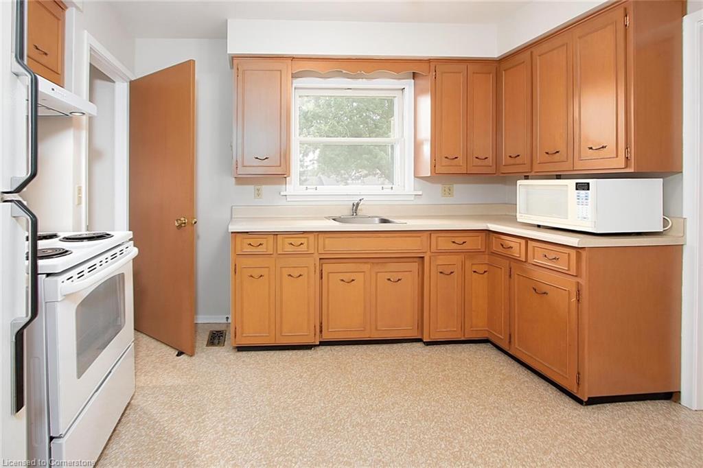 670 Davidson Avenue N Property Photo 7