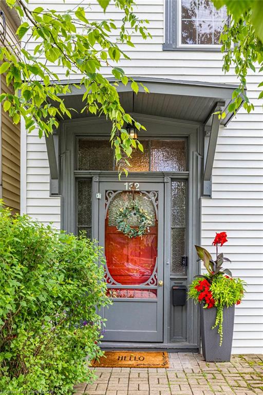 132 Park Street W Property Photo 3