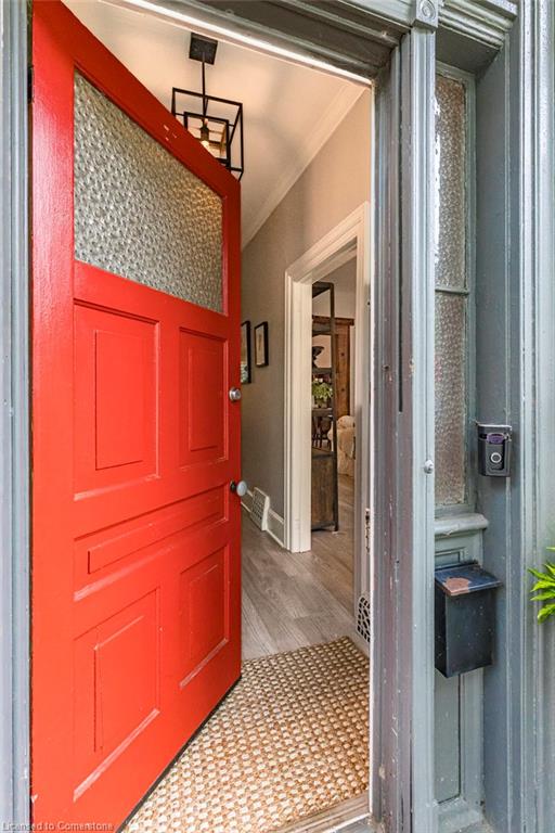 132 Park Street W Property Photo 4