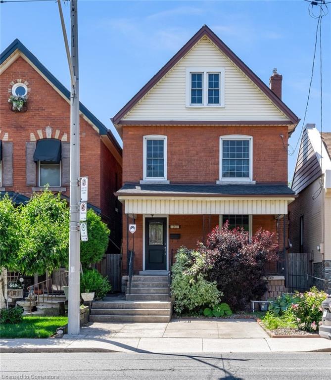 187 Victoria Street N Property Photo 1
