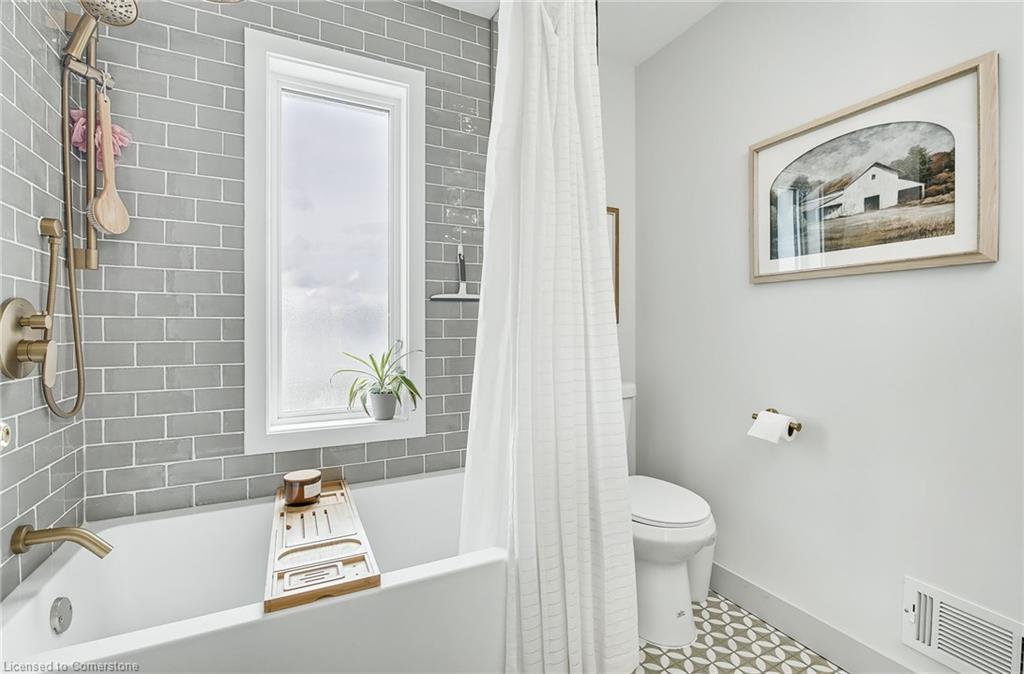 285 Bay Street N Property Photo 26