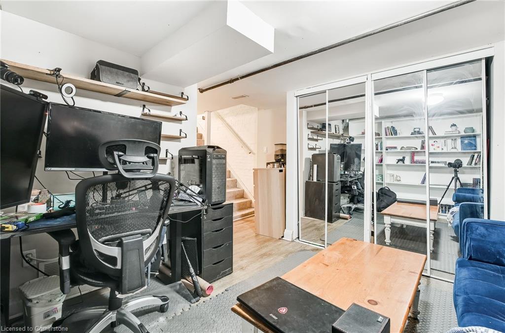 285 Bay Street N Property Photo 37