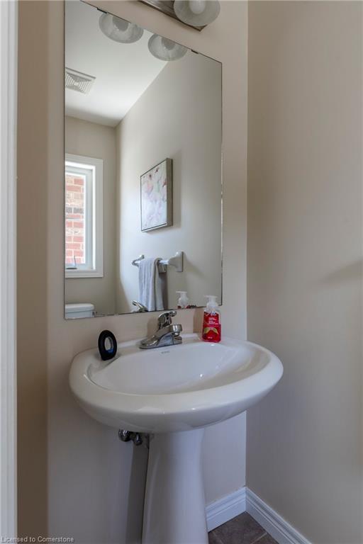 56 Marina Point Crescent Property Photo 7