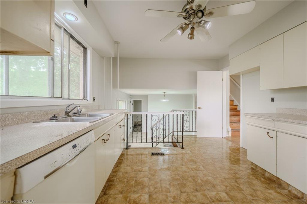 234 Grand Street Property Photo 9