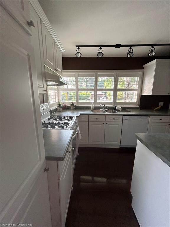 34 Queensway Drive Property Photo 28