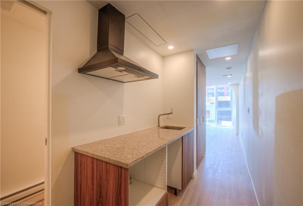 26 King Street E Property Photo 7