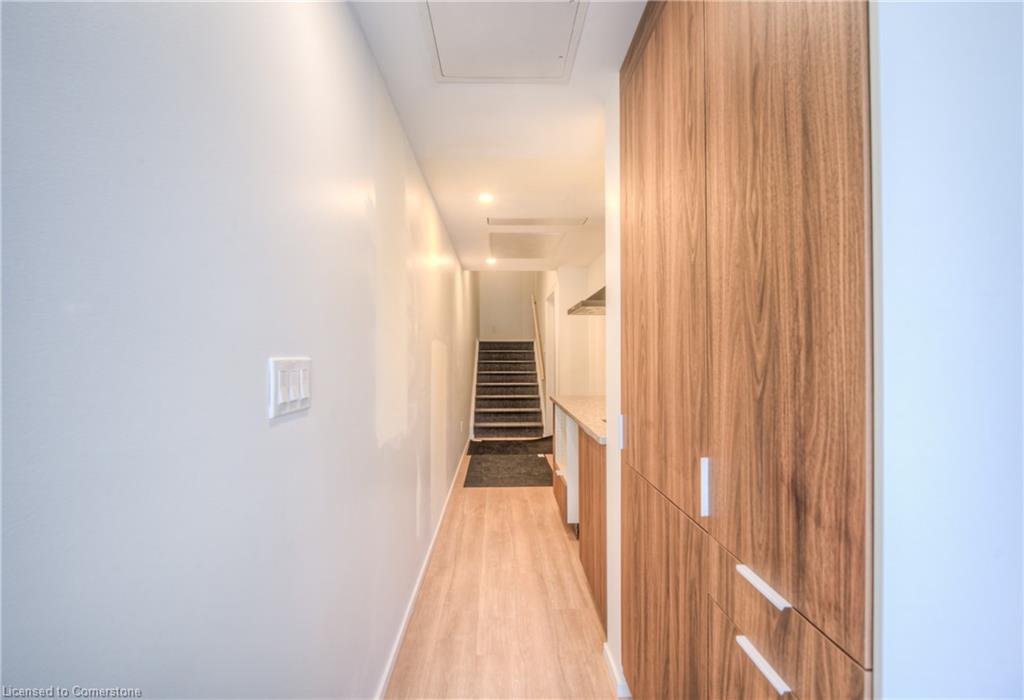 26 King Street E Property Photo 8