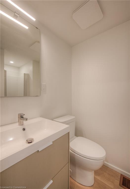 26 King Street E Property Photo 14