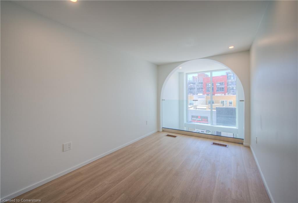 26 King Street E Property Photo 16